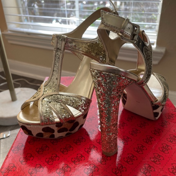 New Guess gold sequin INDRINA haircalf platform t strap sandals heels 6.5 - Picture 11 of 13